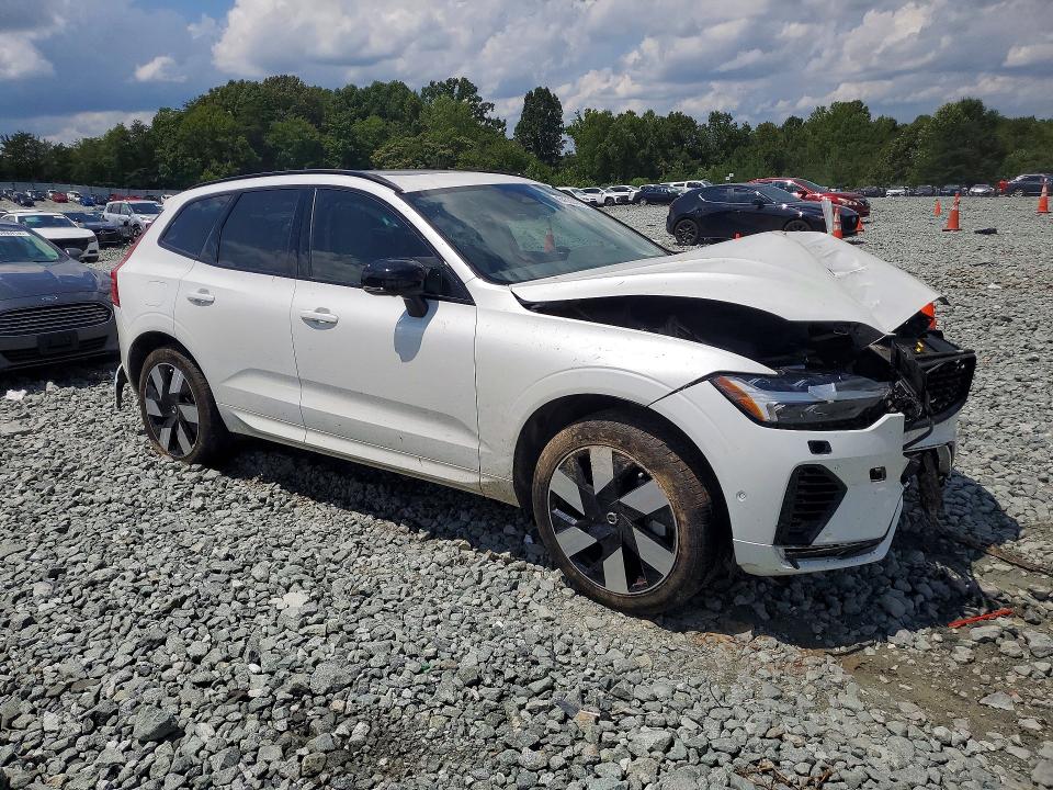 Снимка 4 от търг – 2025 VOLVO XC60 с VIN YV4H60RCXS1049764