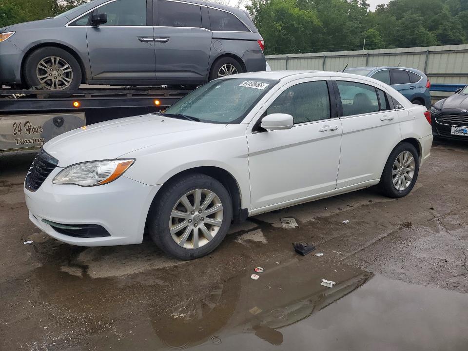 CHRYSLER 200 2013 with VIN 1C3CCBBBXDN500694 - Photo from auction