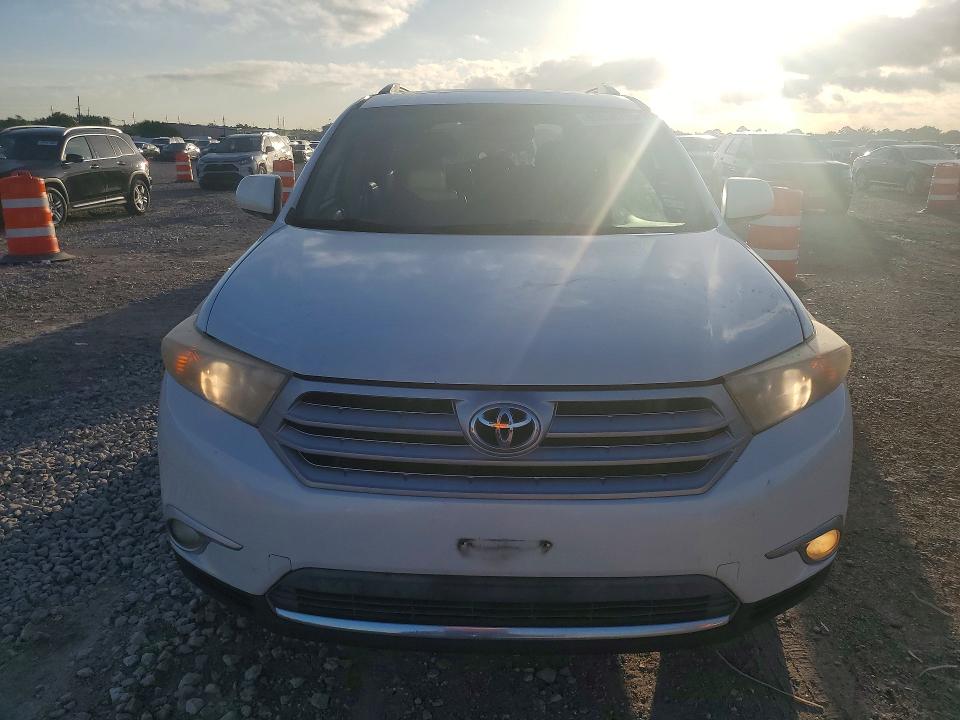 Photo 5 from auction – 2011 TOYOTA HIGHLANDER with VIN 5TDDK3EH4BS092967