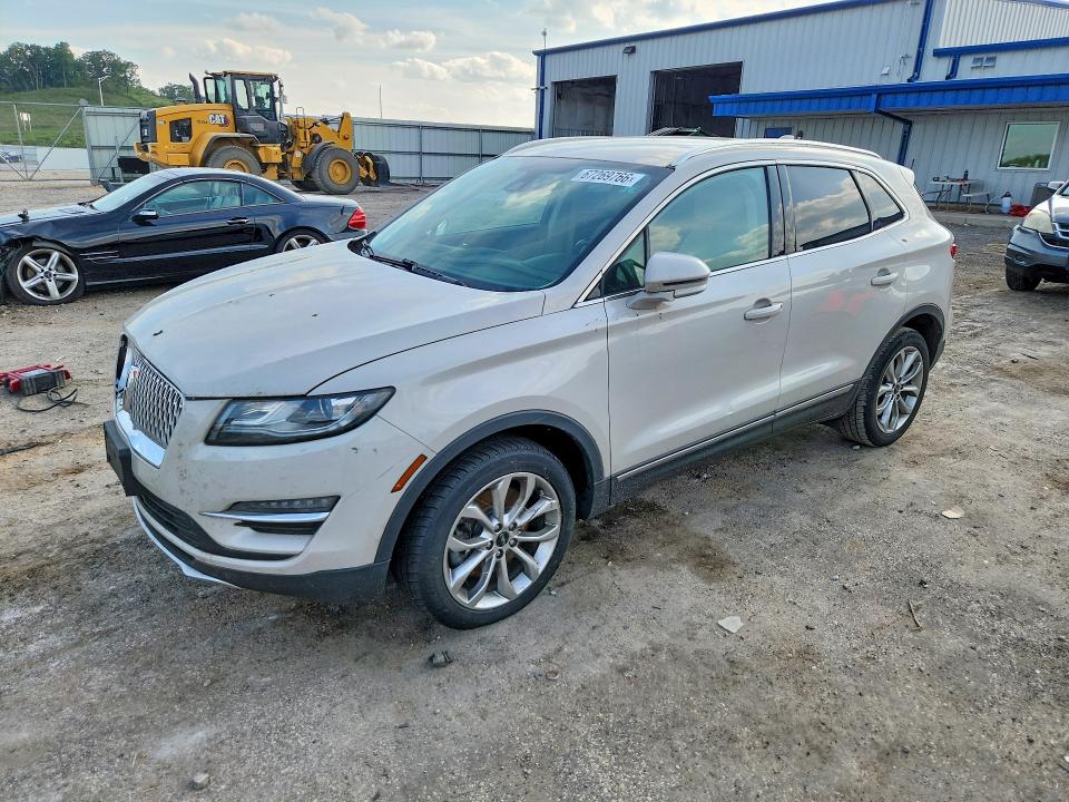 LINCOLN MKC 2019 with VIN 5LMCJ2D90KUL02858 - Photo from auction