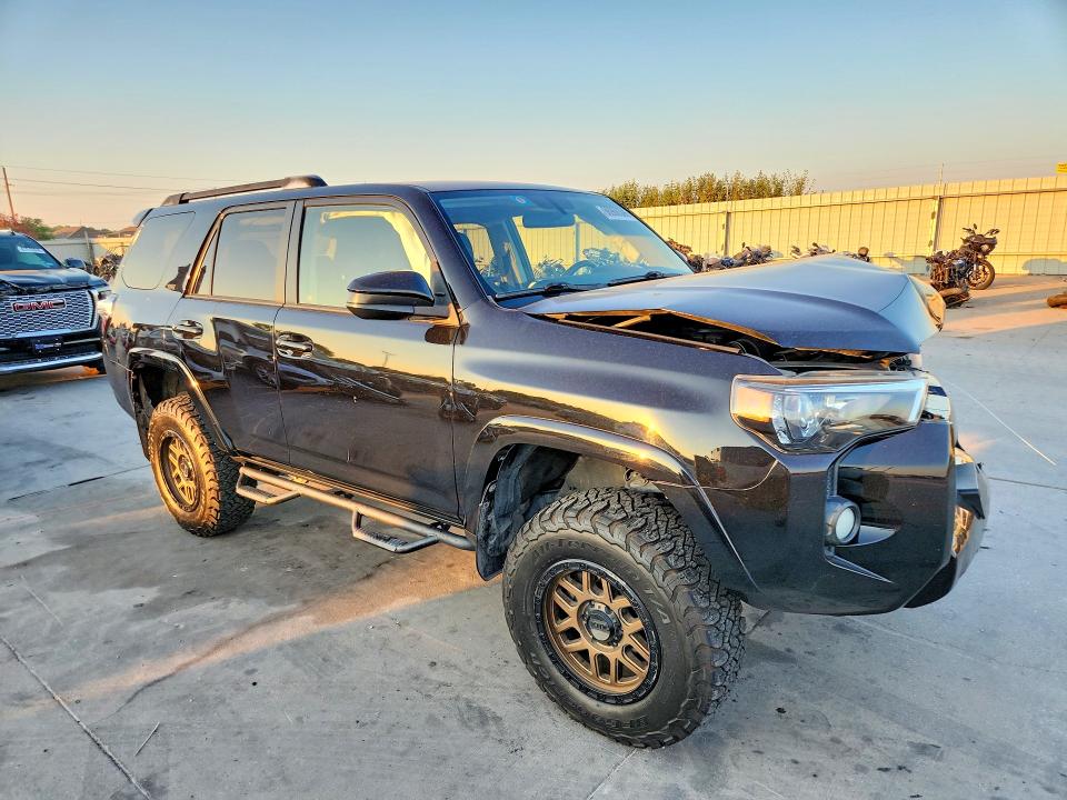 Photo 4 from auction – 2018 TOYOTA 4RUNNER with VIN JTEBU5JR5J5572463