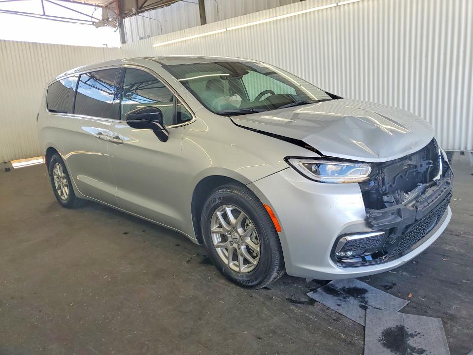 Photo 4 from auction – 2026 CHRYSLER PACIFICA with VIN 2C4RC1BG9TR178465