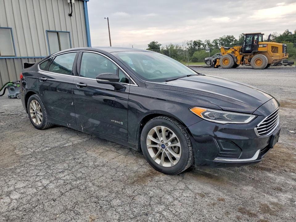 Photo 4 from auction – 2019 FORD FUSION with VIN 3FA6P0MU8KR256107