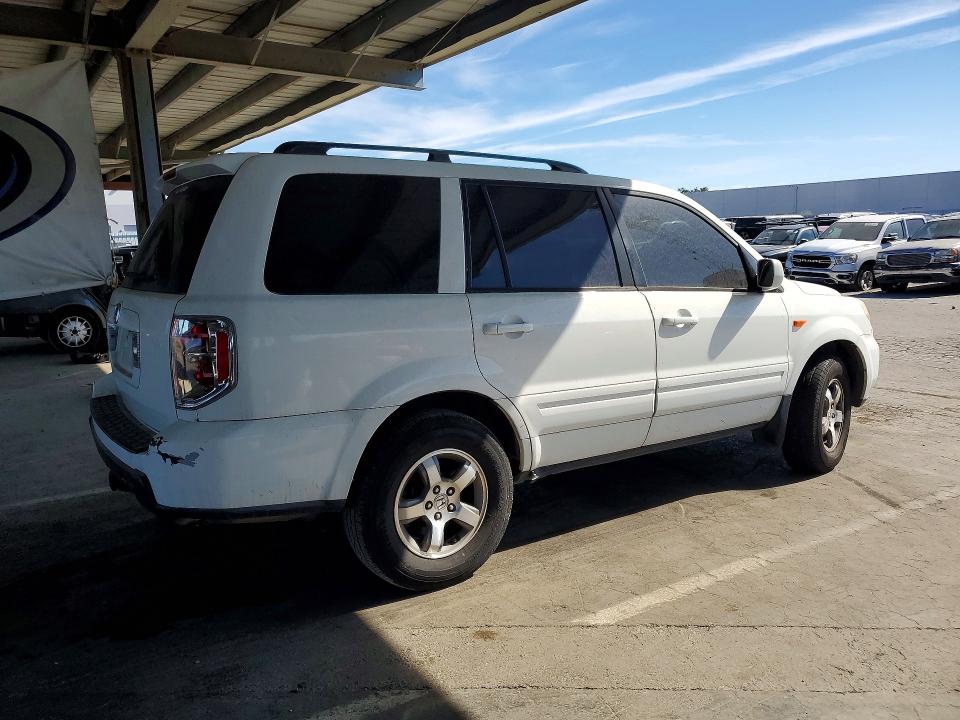 Photo 3 from auction – 2006 HONDA PILOT with VIN 2HKYF18636H560686