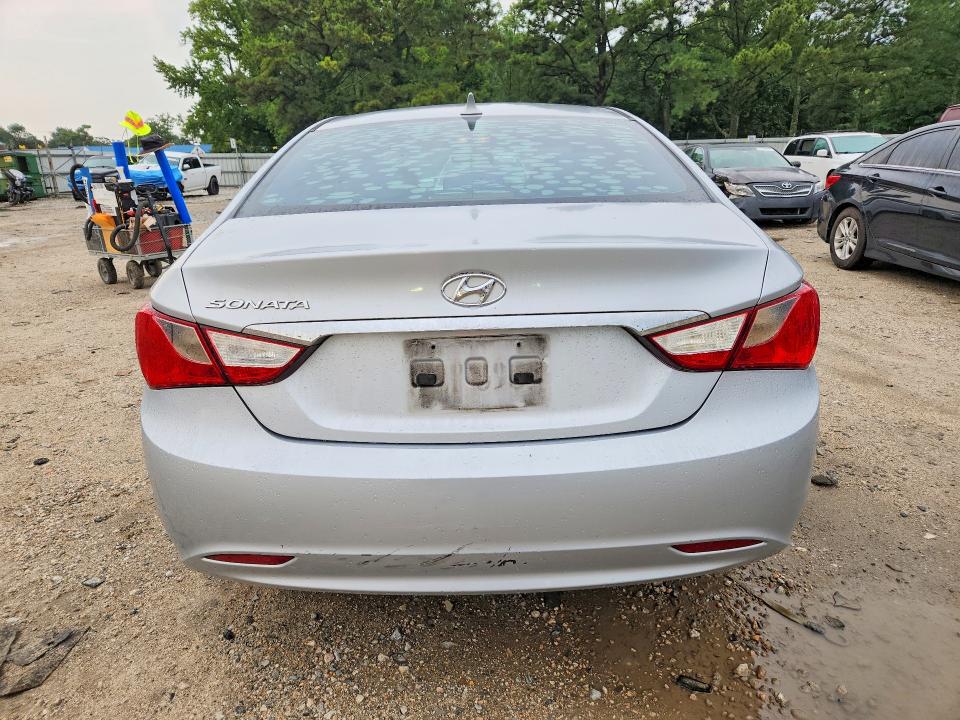 Photo 6 from auction – 2011 HYUNDAI SONATA with VIN 5NPEB4AC1BH224352