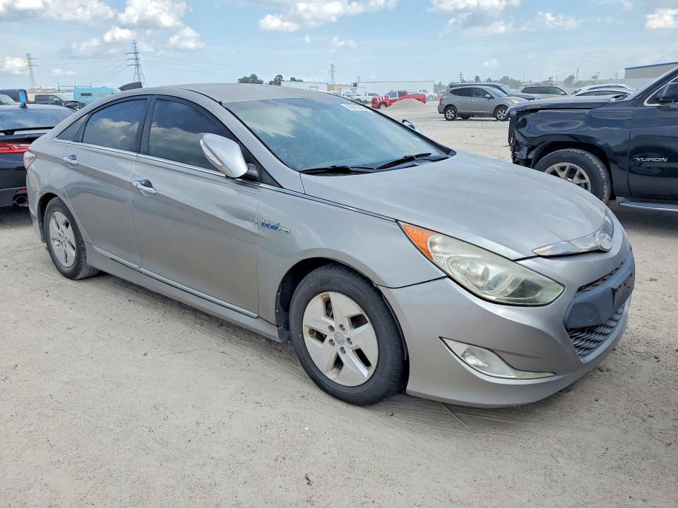 Photo 4 from auction – 2011 HYUNDAI SONATA with VIN KMHEC4A40BA018836