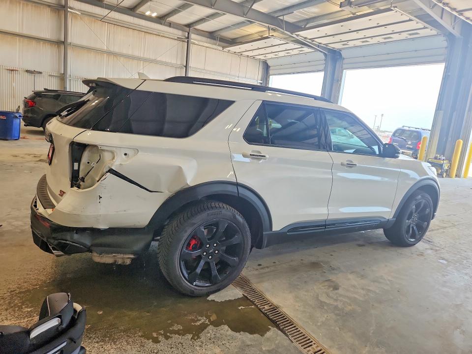 Photo 3 from auction – 2023 FORD EXPLORER with VIN 1FM5K8GC4PGB33100