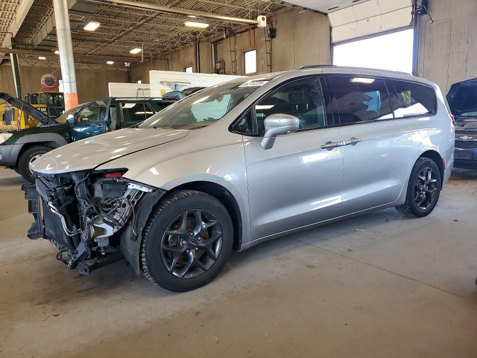 CHRYSLER PACIFICA 2018 with VIN 2C4RC1BG0JR252305 - Photo from auction
