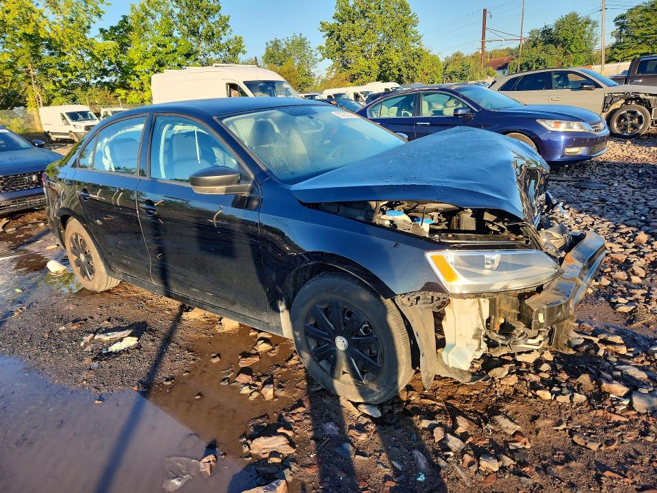 Photo 4 from auction – 2015 VOLKSWAGEN JETTA with VIN 3VW2K7AJ5FM327922