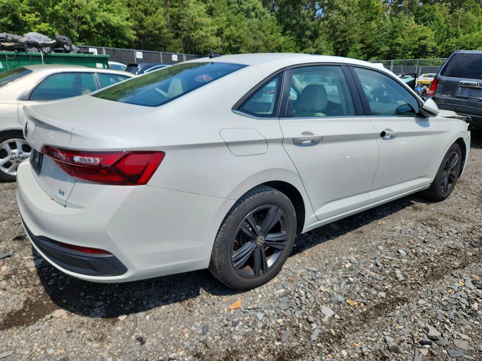 Photo 3 from auction – 2024 VOLKSWAGEN JETTA with VIN 3VW7M7BU5RM022577