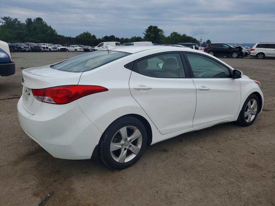 Photo 3 from auction – 2013 HYUNDAI ELANTRA with VIN 5NPDH4AE1DH424937