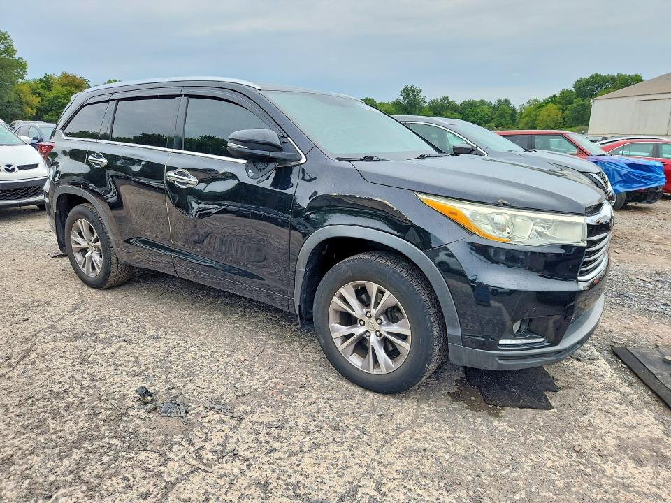 Photo 4 from auction – 2015 TOYOTA HIGHLANDER with VIN 5TDJKRFH6FS197584