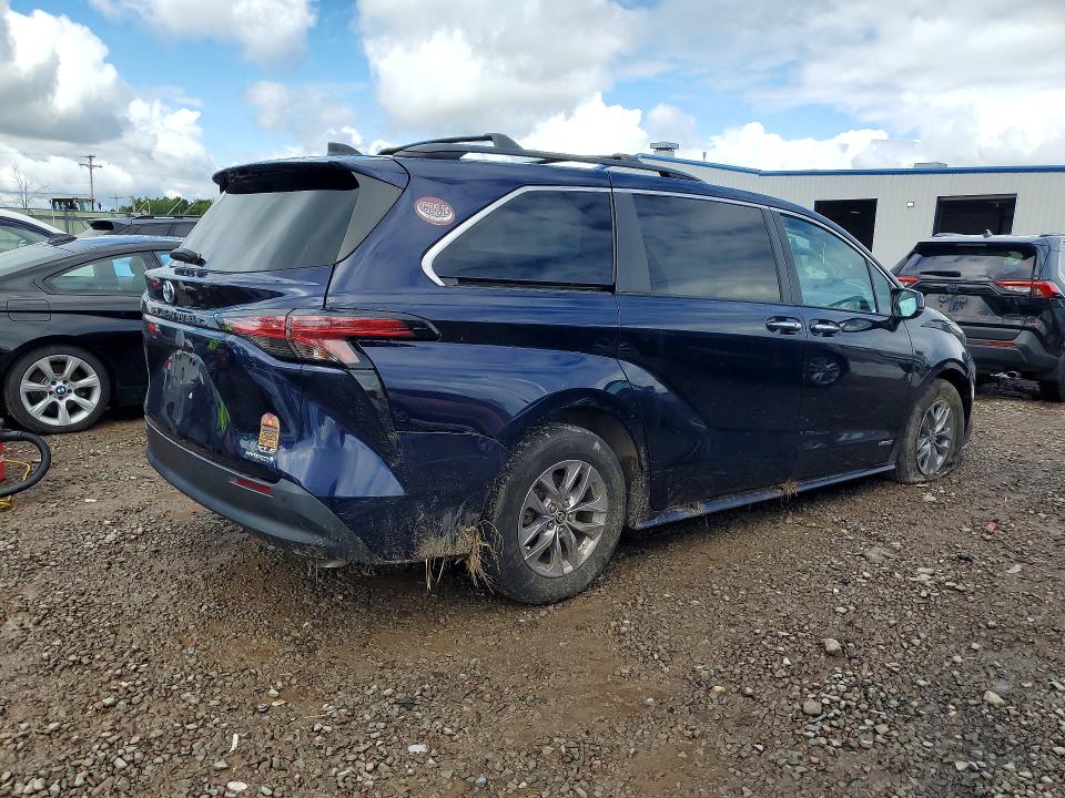 Photo 3 from auction – 2021 TOYOTA SIENNA with VIN 5TDJRKEC6MS035752