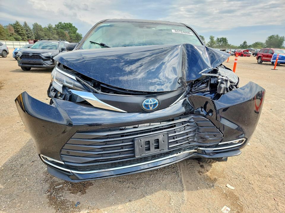 Photo 5 from auction – 2021 TOYOTA SIENNA with VIN 5TDYRKEC9MS047053