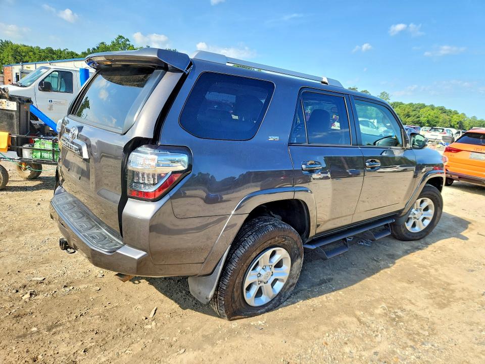 Photo 3 from auction – 2018 TOYOTA 4RUNNER with VIN JTEBU5JR7J5594013