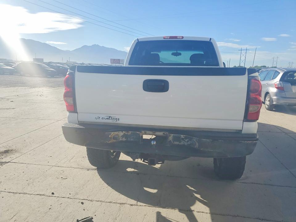 Photo 6 from auction – 2005 CHEVROLET SILVERADO with VIN 1GCEK19V95E175670