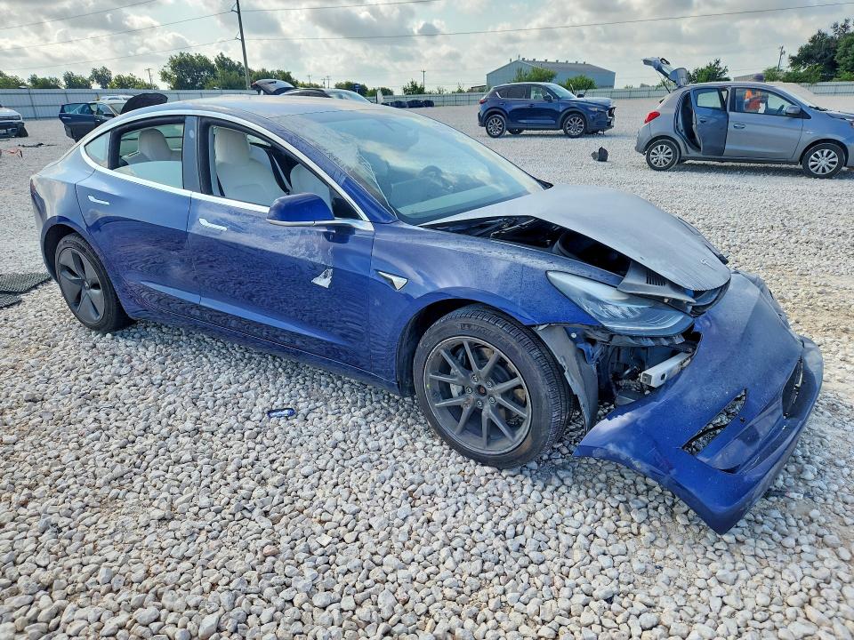 Photo 4 from auction – 2018 TESLA MODEL 3 AWD W/LONG R with VIN 5YJ3E1EB4JF086141