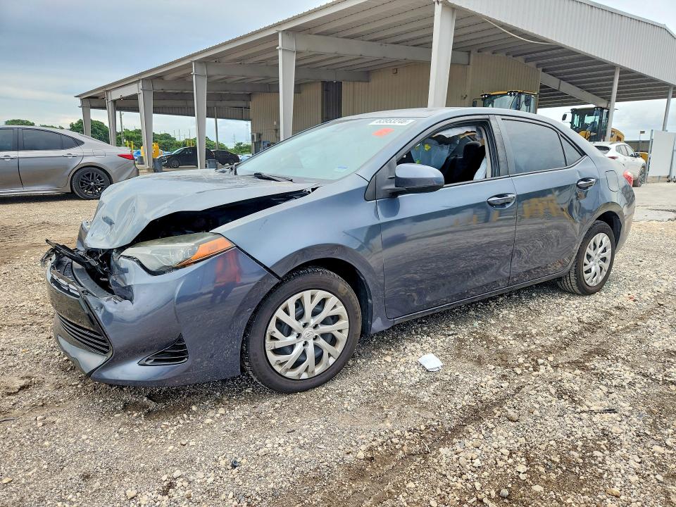 Снимка 1 от търг – 2018 TOYOTA COROLLA с VIN 5YFBURHE4JP829906