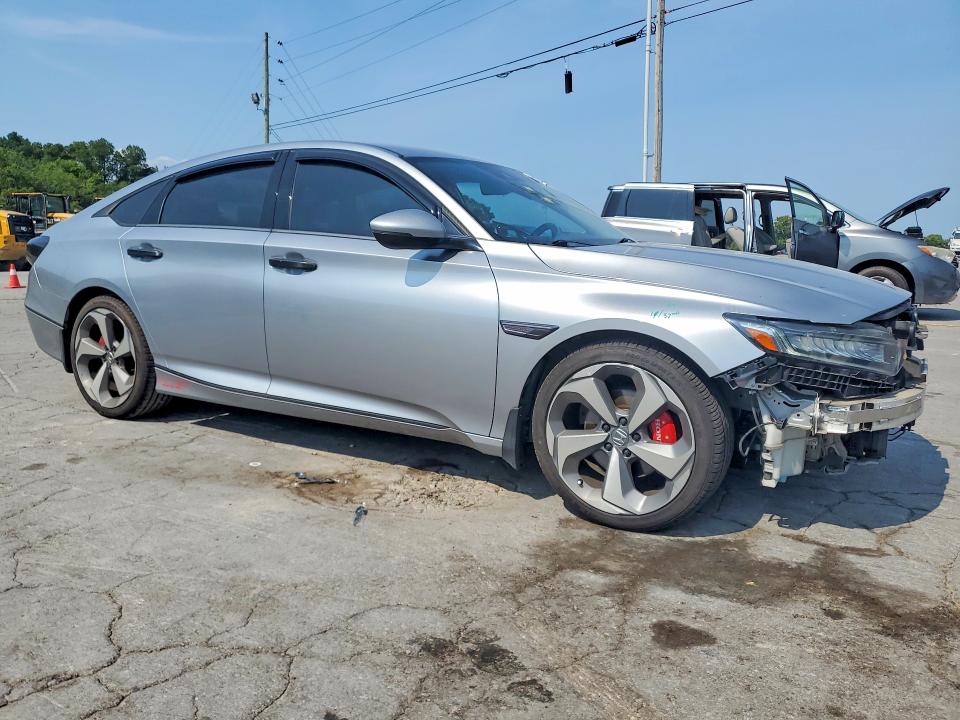 Photo 4 from auction – 2018 HONDA ACCORD with VIN 1HGCV1F97JA204995