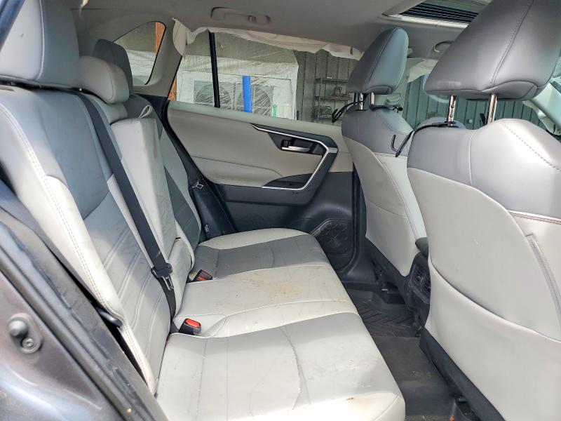 Photo 11 from auction – 2021 TOYOTA RAV4 with VIN 2T3A1RFV5MC153582
