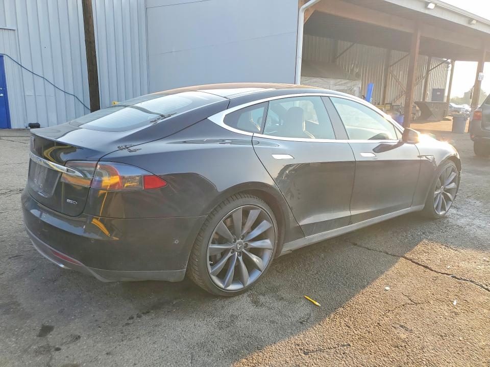 Photo 3 from auction – 2015 TESLA MODEL S with VIN 5YJSA1E25FF108842