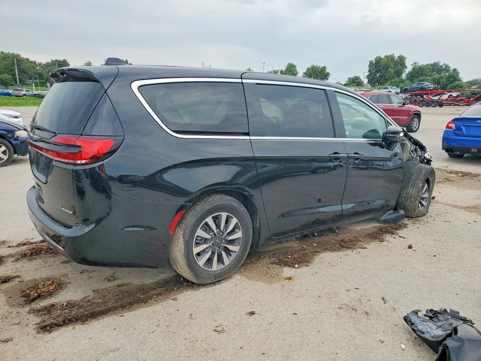 Photo 3 from auction – 2025 CHRYSLER PACIFICA with VIN 2C4RC1S74SR572728