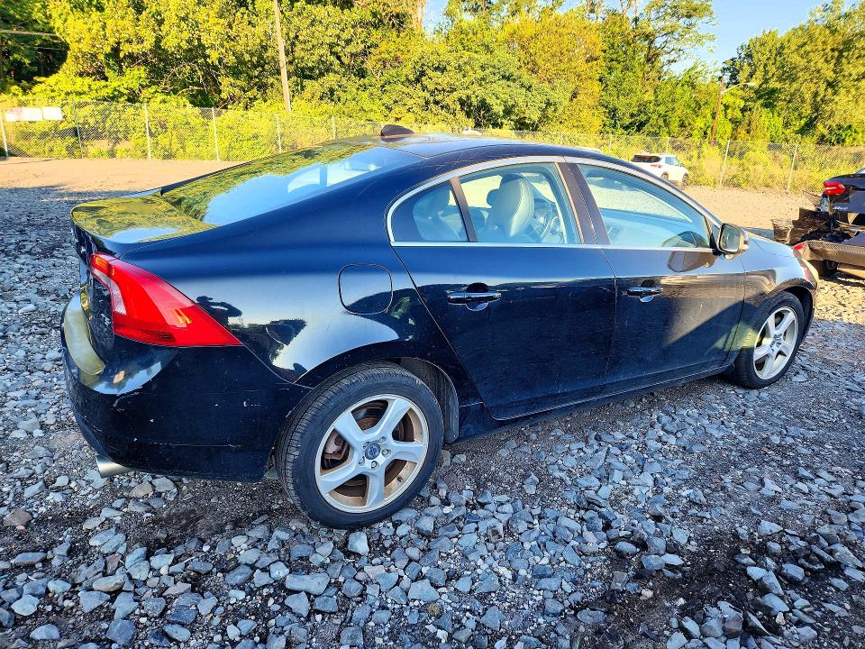Photo 3 from auction – 2013 VOLVO S60 with VIN YV1612FS3D1215121