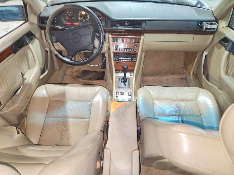 Photo 8 from auction – 1995 MERCEDES-BENZ E with VIN WDBEA32E8SC225845