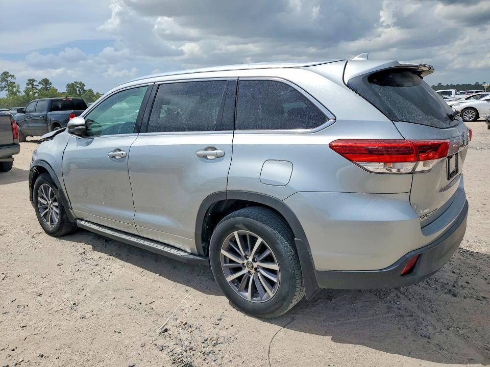 Photo 2 from auction – 2018 TOYOTA HIGHLANDER with VIN 5TDKZRFH2JS538097