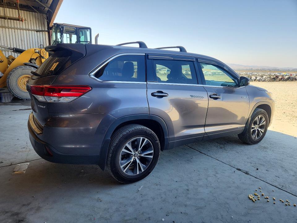 Photo 3 from auction – 2017 TOYOTA HIGHLANDER HYBRID with VIN 5TDBGRFHXHS030606
