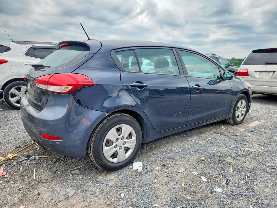 Photo 3 from auction – 2017 KIA FORTE5 with VIN KNAFK5A86H5696932