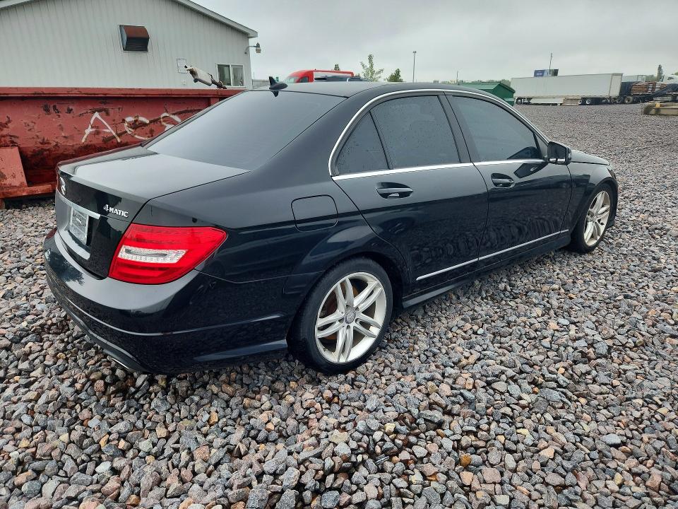 Photo 3 from auction – 2012 MERCEDES-BENZ C with VIN WDDGF8BB5CA683327