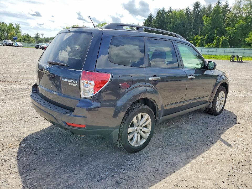 Photo 3 from auction – 2013 SUBARU FORESTER with VIN JF2SHADC5DH409390