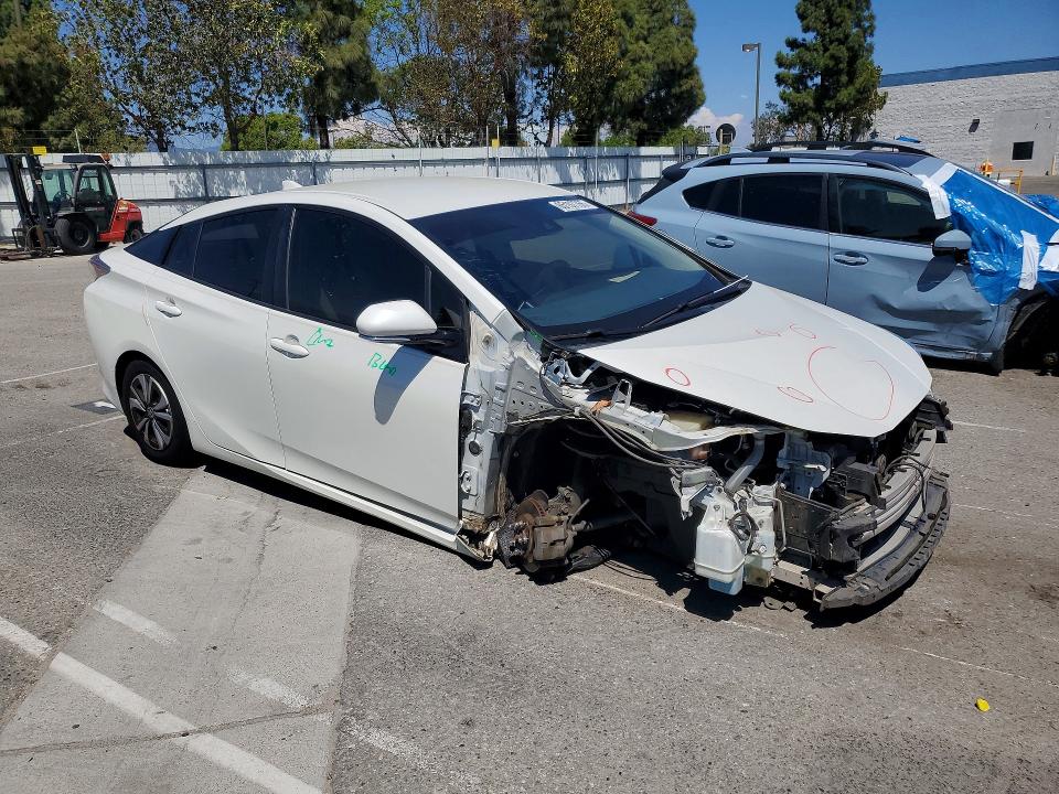 Photo 4 from auction – 2018 TOYOTA PRIUS with VIN JTDKBRFU4J3059246