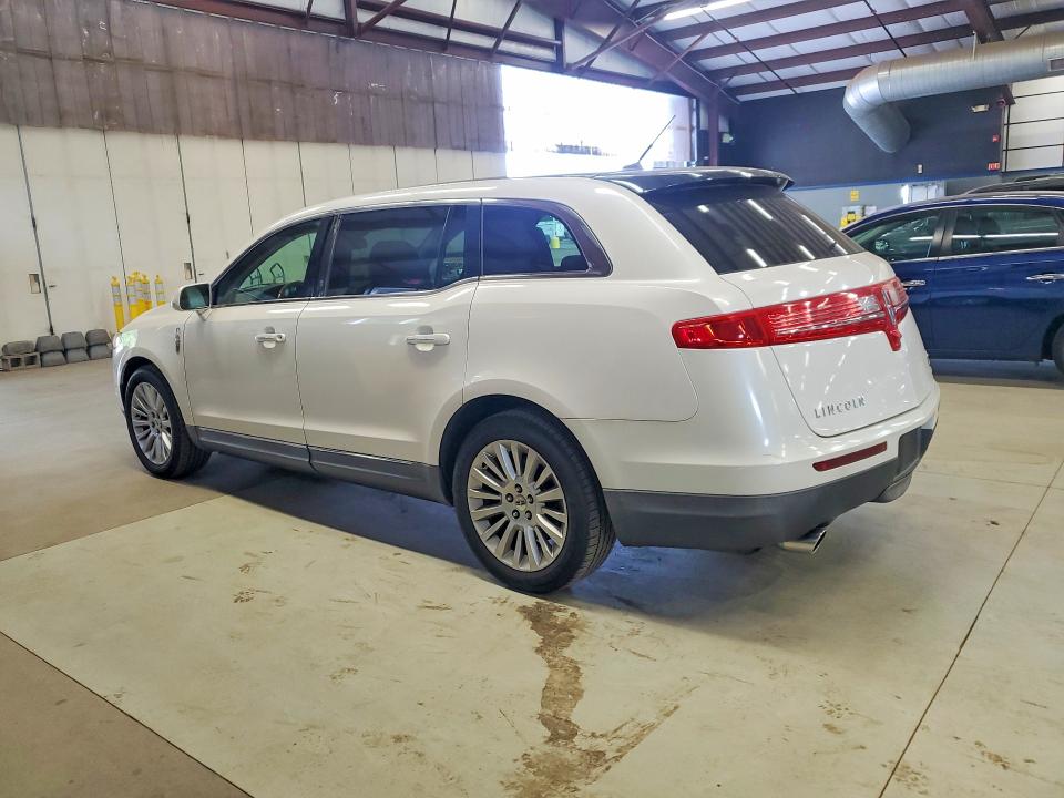 Photo 2 from auction – 2012 LINCOLN MKT with VIN 2LMHJ5AT4CBL50207