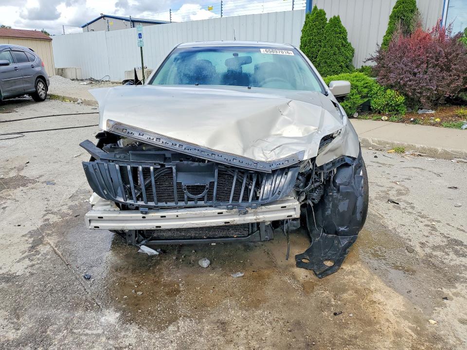 Photo 5 from auction – 2010 MERCURY MILAN with VIN 3MEHM0JG6AR642192