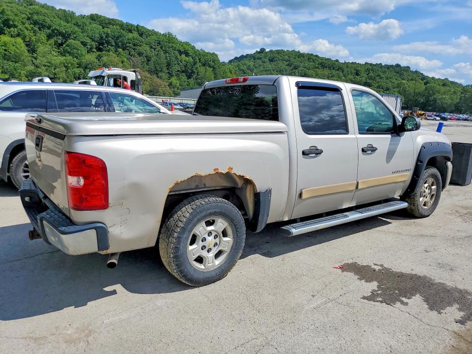 Фото 3 с аукциона – 2007 CHEVROLET SILVERADO с VIN 2GCEC13J071530328