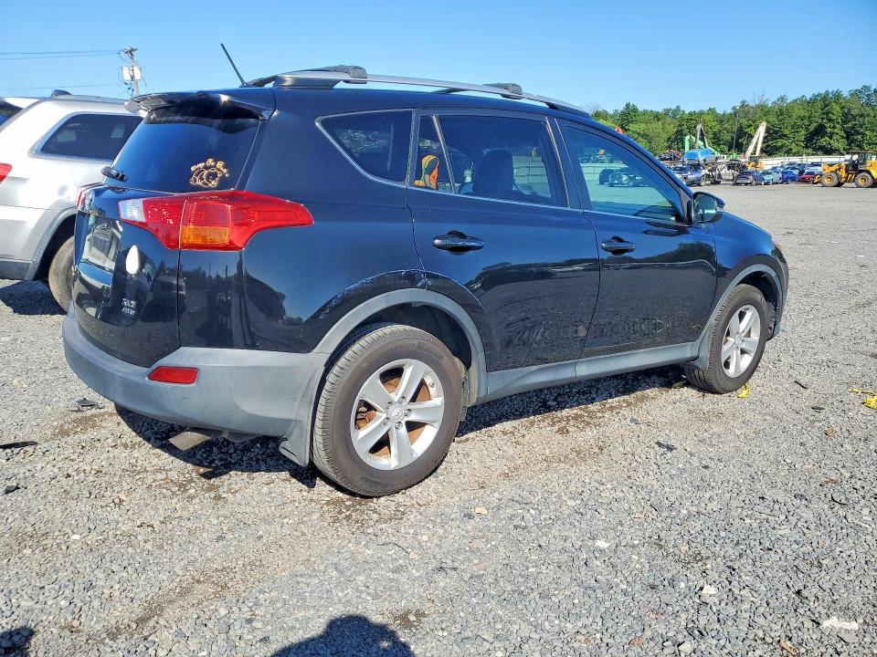 Photo 3 from auction – 2013 TOYOTA RAV4 with VIN 2T3RFREV2DW035560
