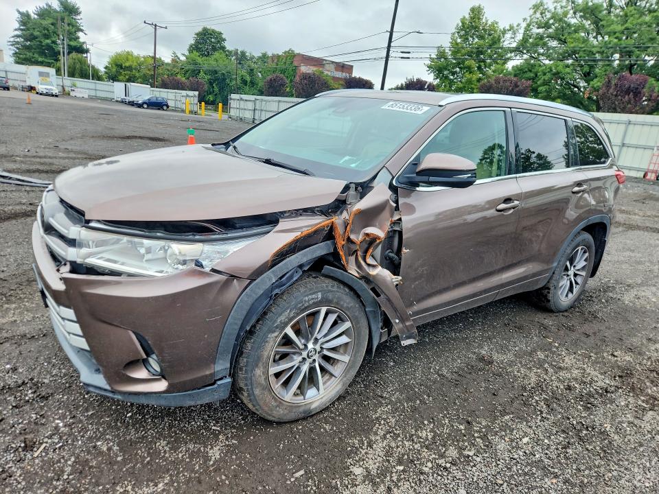 TOYOTA HIGHLANDER 2018 with VIN 5TDJZRFH1JS902201 - Photo from auction