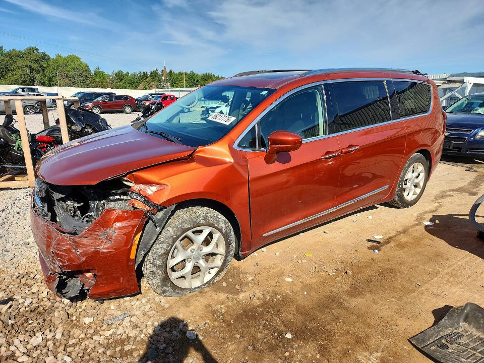 CHRYSLER PACIFICA 2018 with VIN 2C4RC1EG2JR157059 - Photo from auction