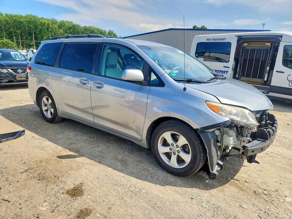 Photo 4 from auction – 2011 TOYOTA SIENNA with VIN 5TDKK3DC0BS050051