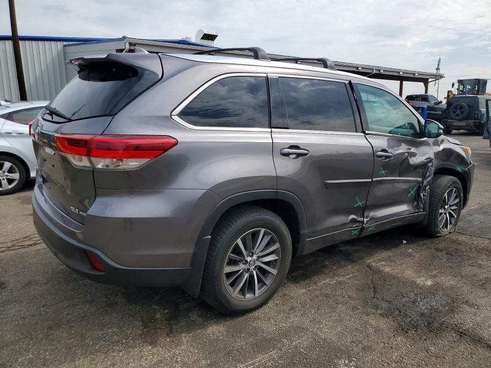 Zdjęcie 3 z aukcji – 2018 TOYOTA HIGHLANDER z VIN 5TDJZRFH4JS534807