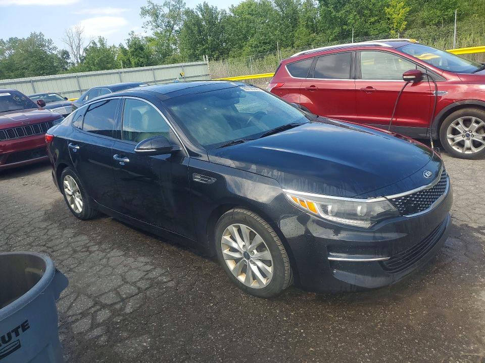 Zdjęcie 4 z aukcji – 2017 KIA OPTIMA z VIN 5XXGU4L32HG142957