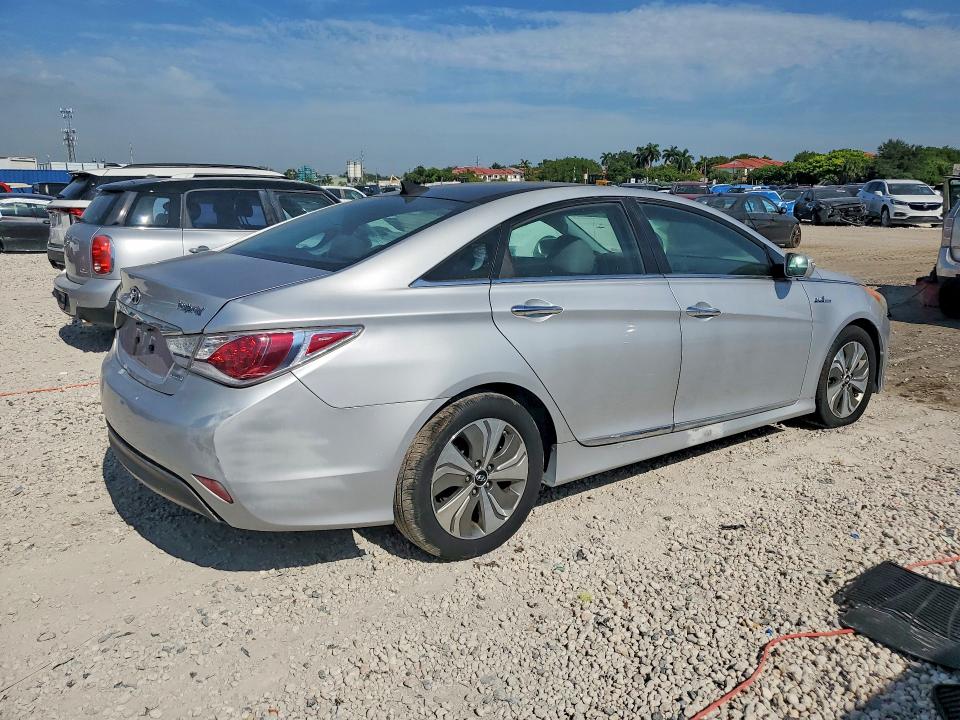Foto 3 de la subasta – 2014 HYUNDAI SONATA con VIN KMHEC4A43EA107854