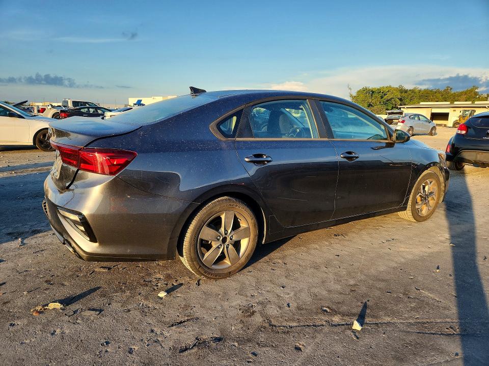 Photo 3 from auction – 2019 KIA FORTE with VIN 3KPF24AD2KE085611