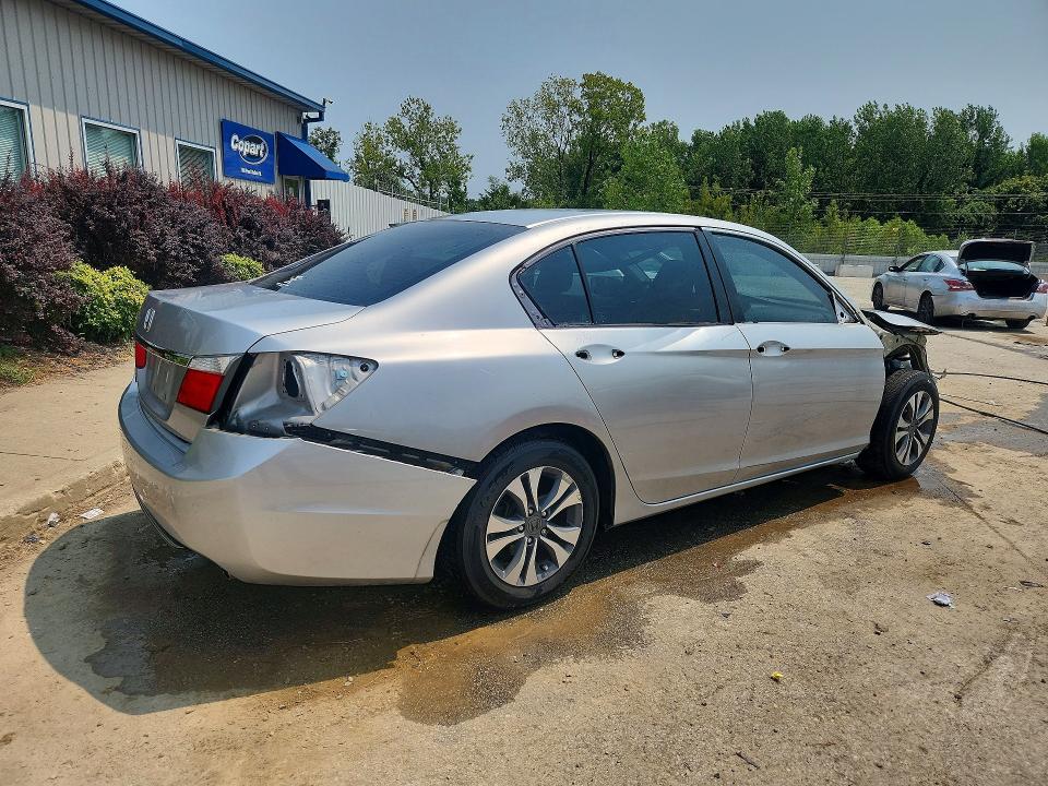 Photo 3 from auction – 2015 HONDA ACCORD with VIN 1HGCR2F39FA187176