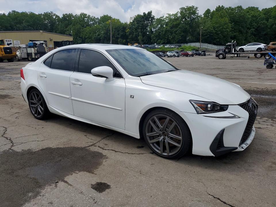 Photo 4 from auction – 2019 LEXUS IS with VIN JTHC81D26K5039526