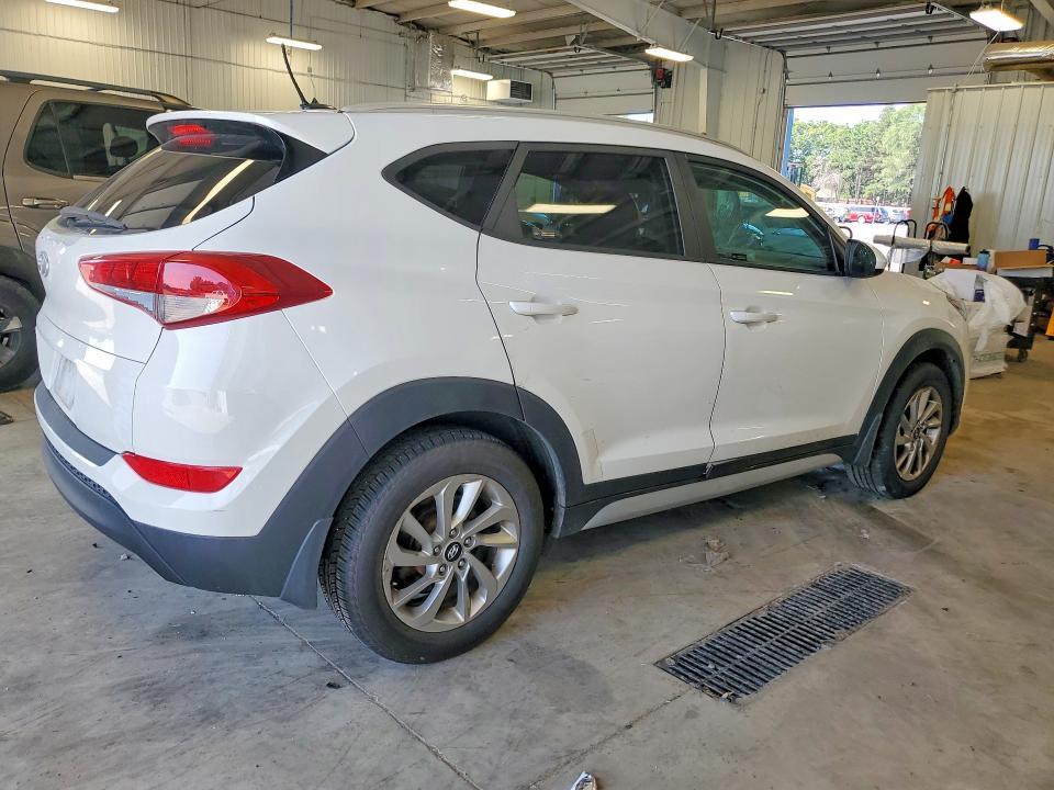 Photo 3 from auction – 2017 HYUNDAI TUCSON with VIN KM8J33A47HU409627