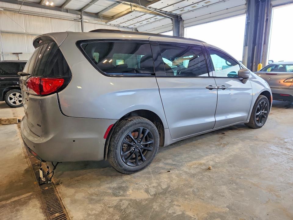 Photo 3 from auction – 2020 CHRYSLER PACIFICA with VIN 2C4RC3BG4LR288352