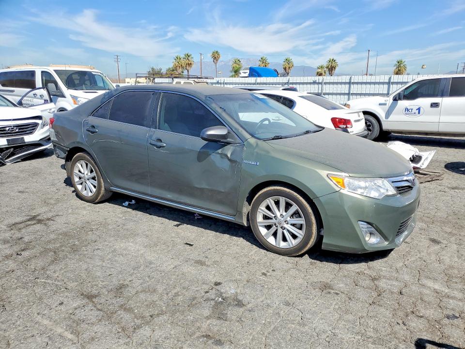 Снимка 4 от търг – 2014 TOYOTA CAMRY HYBRID с VIN 4T1BD1FK7EU126430